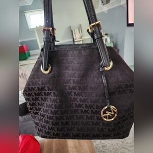 Michael Kors jet set bag
